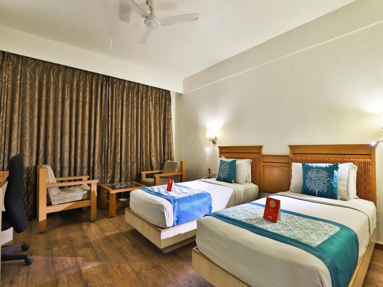 Oyo 1123 Hotel Rock Regency Ahmedabad Ngoại thất bức ảnh