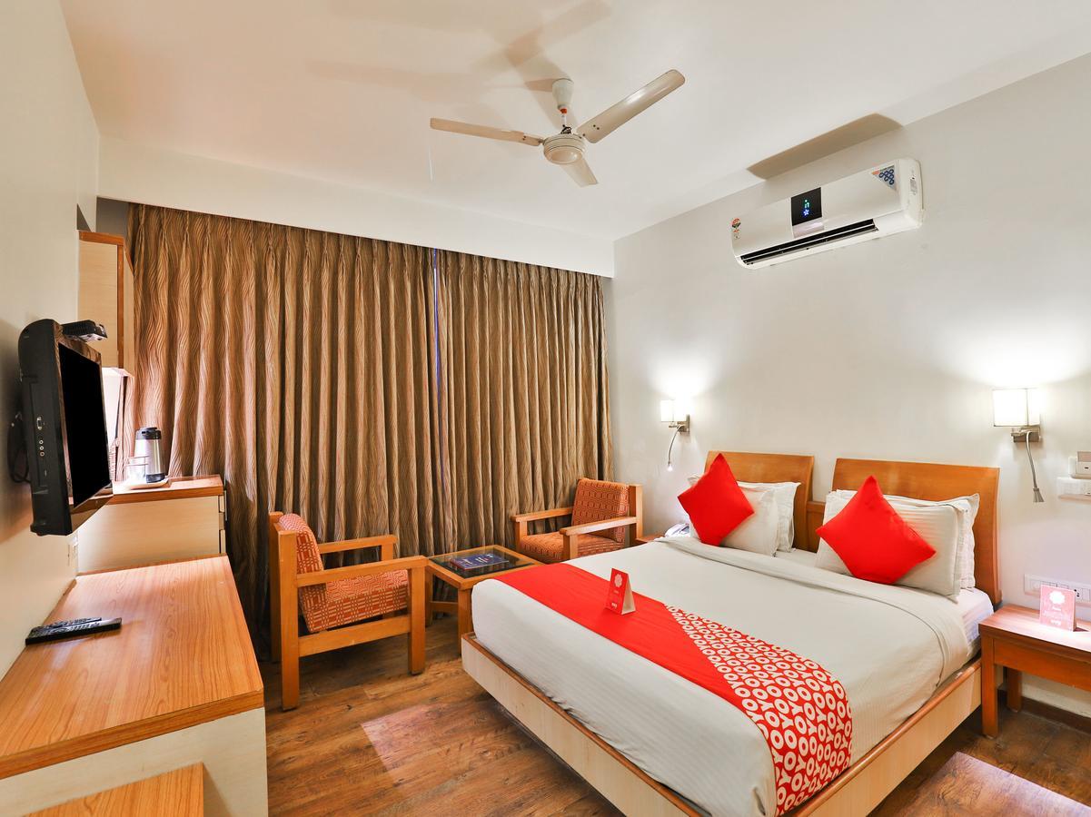 Oyo 1123 Hotel Rock Regency Ahmedabad Ngoại thất bức ảnh