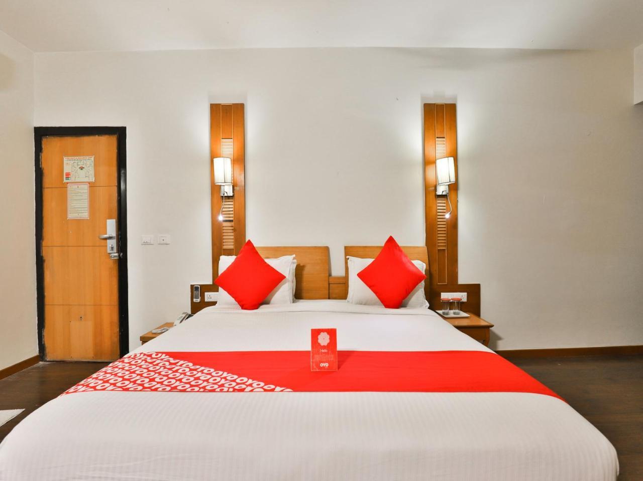 Oyo 1123 Hotel Rock Regency Ahmedabad Ngoại thất bức ảnh