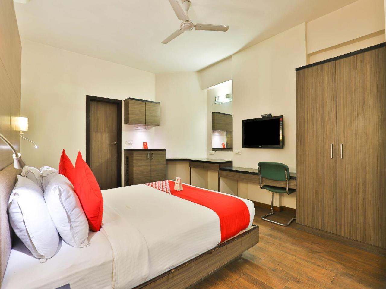 Oyo 1123 Hotel Rock Regency Ahmedabad Ngoại thất bức ảnh