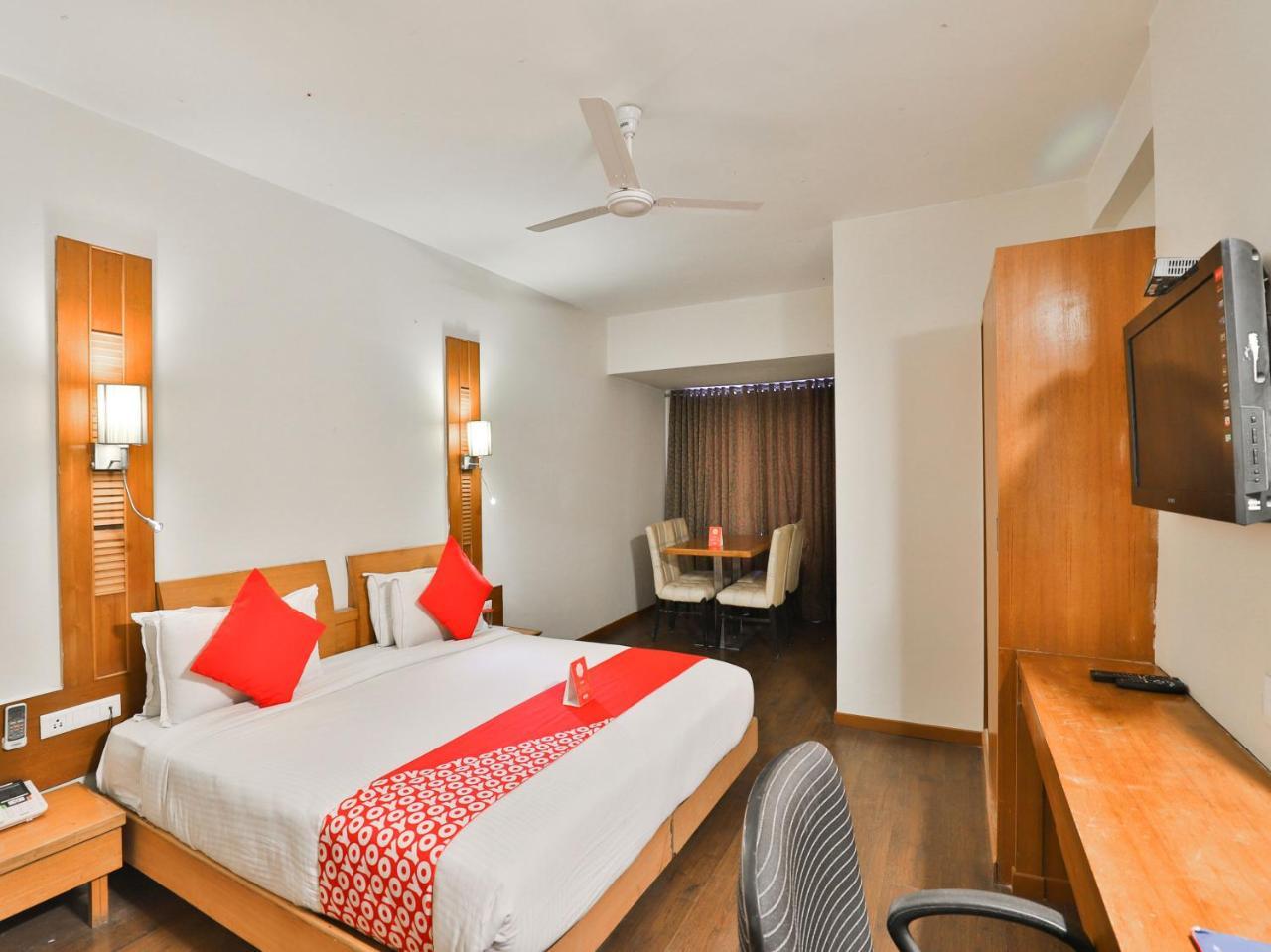 Oyo 1123 Hotel Rock Regency Ahmedabad Ngoại thất bức ảnh